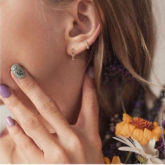 Gold 14k Gold Plated Chain Link Hoop Earrings - Picture 4 of 4